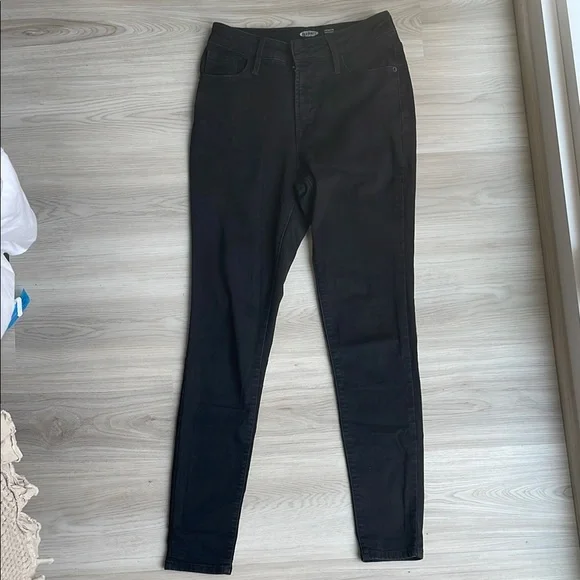 Old Navy Rockstar Super Skinny Jeans - Picture 3 of 6